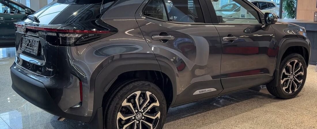 2026 Toyota Yaris Cross Hybrid – Full Walkaround (Interior & Exterior) 